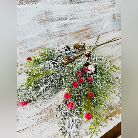 *Snowy Cypress & Sugar Berry Spray - Picture 10 of 11